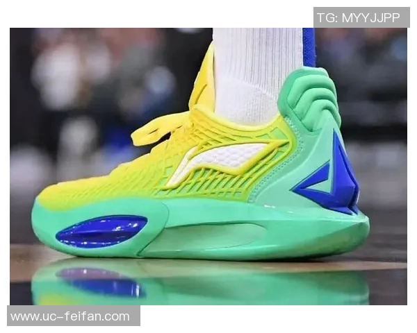 库里热身穿李宁巴特勒3代巴西配色球鞋与球衣完美搭配显清新风格